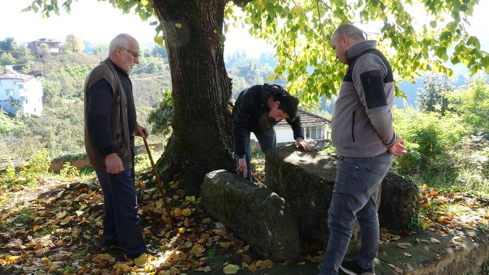 Yıllardır oturdukları taşın ne olduğunu duyunca şok oldular! 1